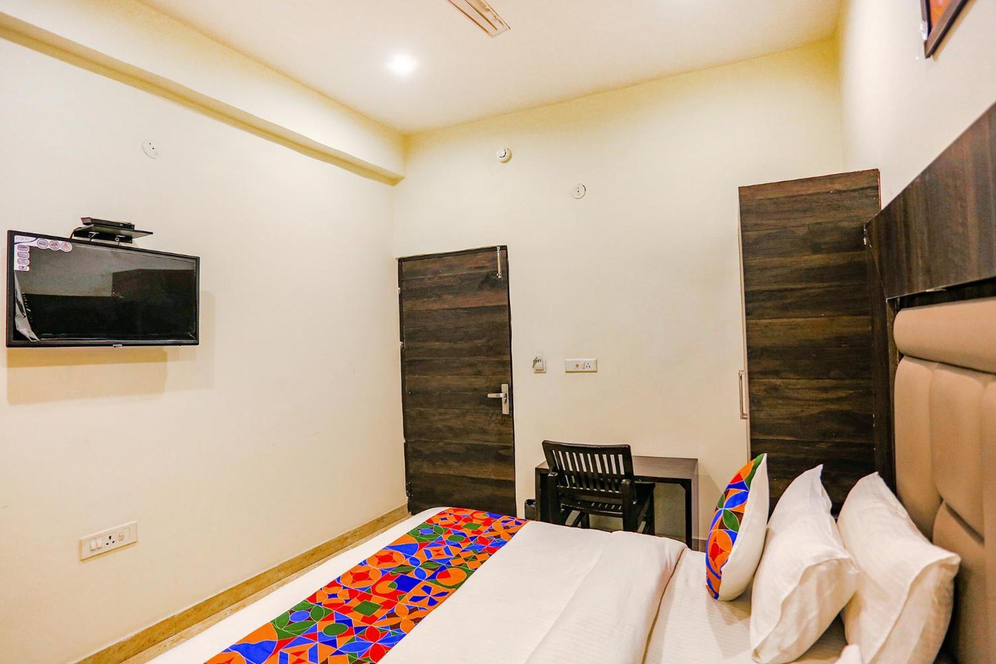 Fabhotel The Kiara Near Igi Delhi Airport ニューデリー エクステリア 写真