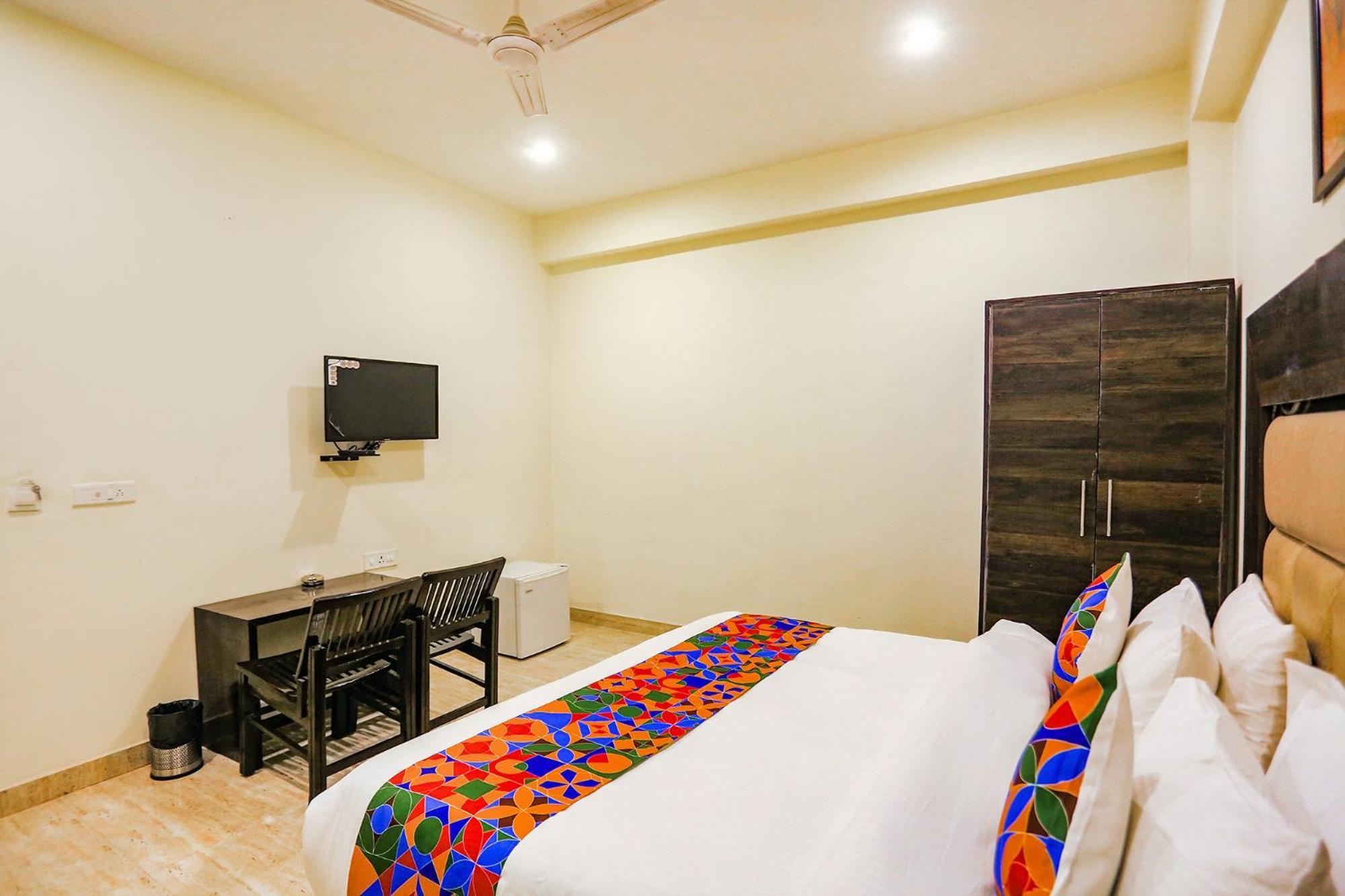 Fabhotel The Kiara Near Igi Delhi Airport ニューデリー エクステリア 写真