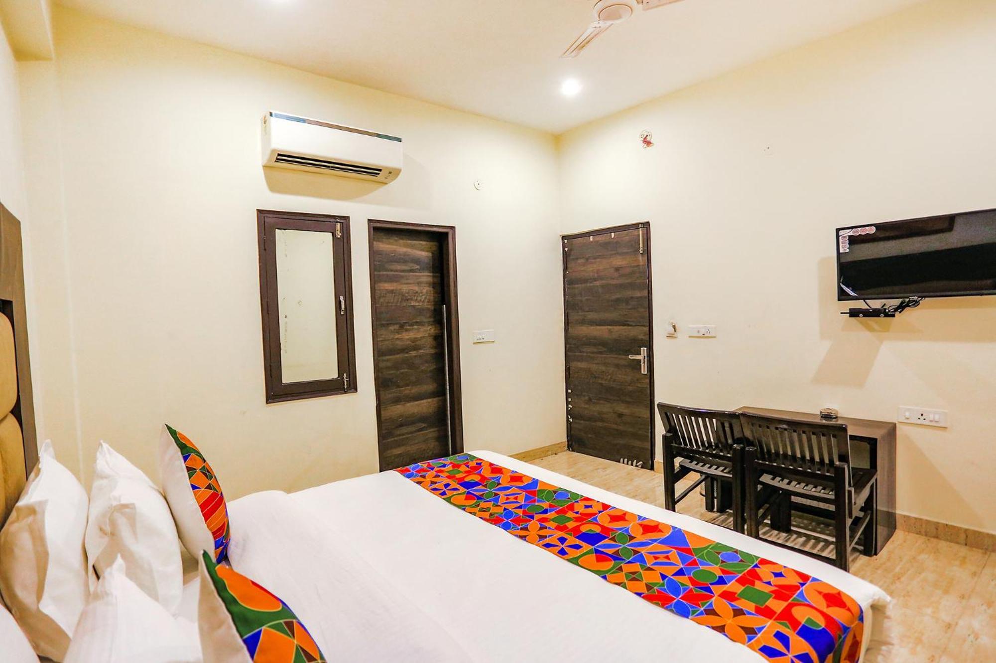 Fabhotel The Kiara Near Igi Delhi Airport ニューデリー エクステリア 写真