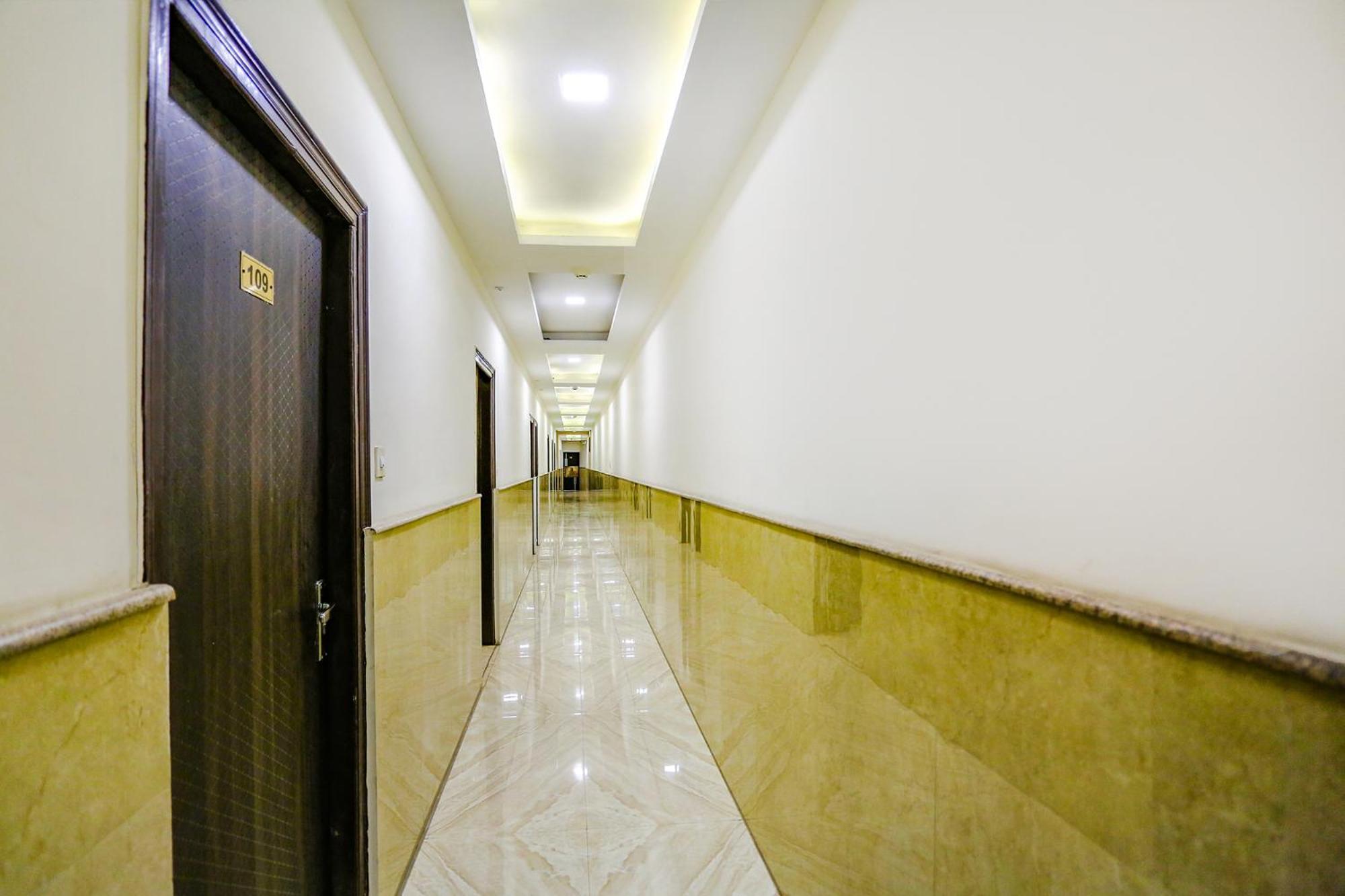 Fabhotel The Kiara Near Igi Delhi Airport ニューデリー エクステリア 写真