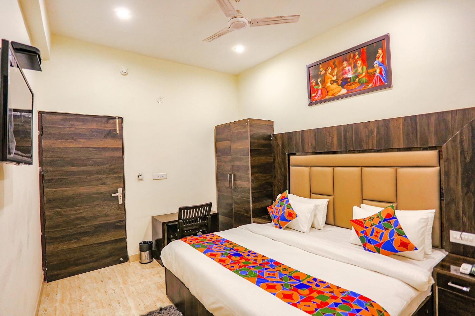 Fabhotel The Kiara Near Igi Delhi Airport ニューデリー エクステリア 写真