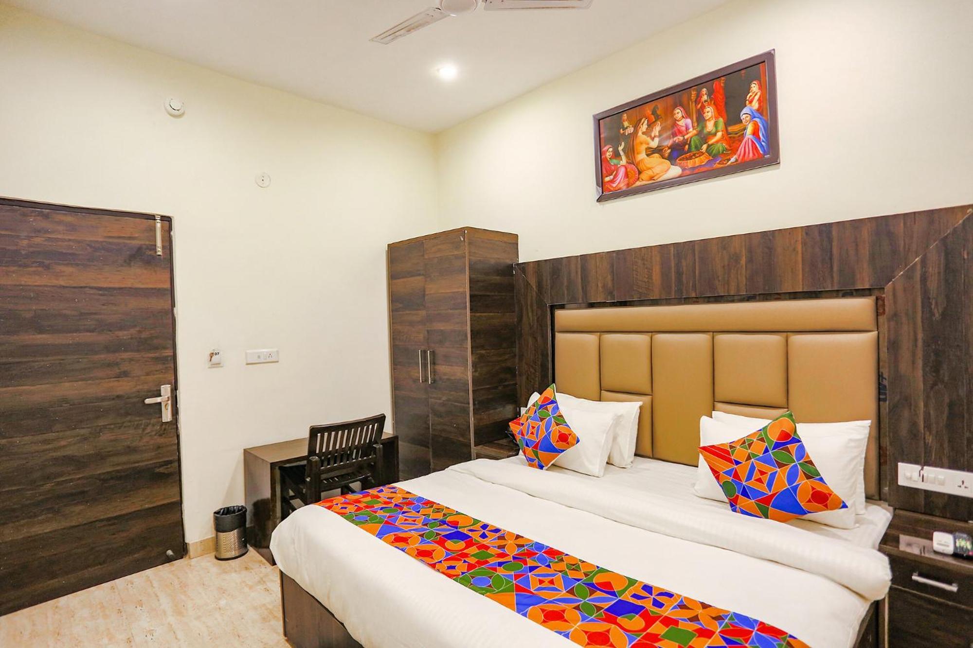Fabhotel The Kiara Near Igi Delhi Airport ニューデリー エクステリア 写真